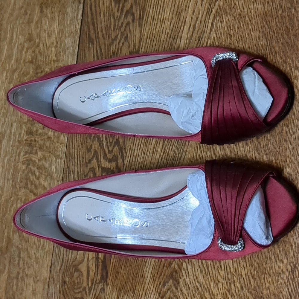 NWOB Size 7.5 CAPARROS RED WINE IN COLOR WITH RHINESTONES MADE OF SATIN